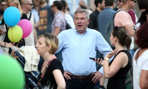 Desničari upali na proslavu Nove ljevice, psovali 'majku četničku', uletio Ranko Ostojić...