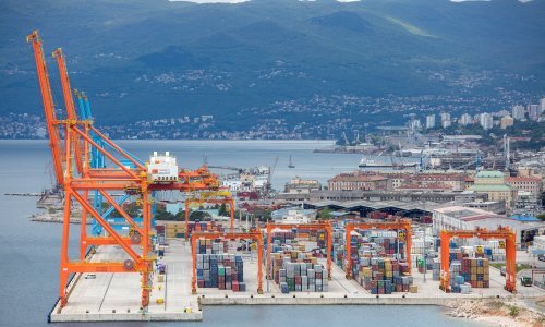 Migranti pronađeni u kontejneru pušteni iz bolnice u Rijeci