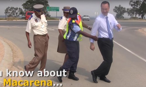 Južnoafrička prometna policajka obožava svoj posao