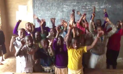 Afrički mališani sve su osvojili pjesmom Dine Dvornika