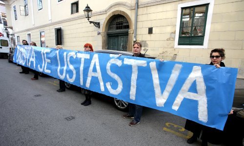 Ispred Skupštine u Zagrebu dva prosvjeda: jedan za Sedlara, drugi protiv