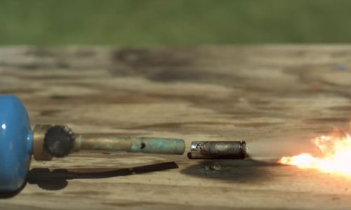 Pogledajte sumanute eksplozije baterija u ovoj megausporenoj snimci