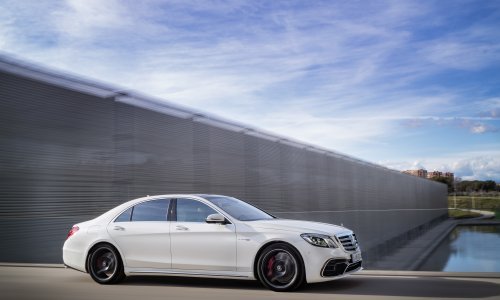 Motorima redizajnirane S-klase Mercedes se vraća u prošlost, a autonomnim funkcijama naviješta budućnost