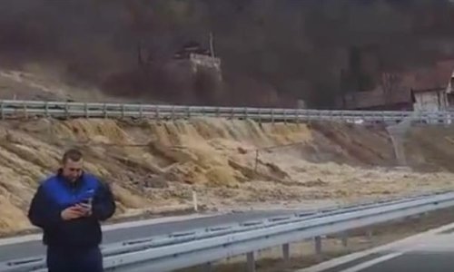 Opasno klizište prekinulo promet autocestom između Sarajeva i Zenice