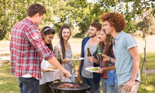 Želite impresionirati prijatelje? Evo što je sve potrebno za roštilj o kojem će svi pričati