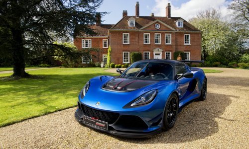 Ovaj Lotus je trkaći automobil koji nekim čudom može biti registriran za cestu