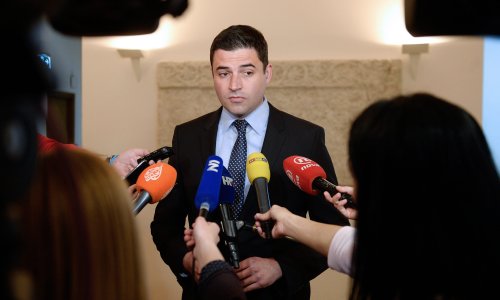 Stoji li Beograđanin Torbica iza Bernardićevih tweetova o kiselom zelju i čokoladici?