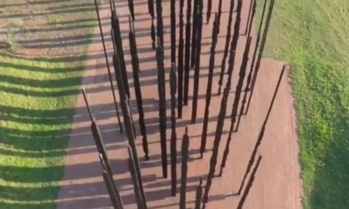 Pronađite Nelsona Mandelu na ovom spomeniku - ako možete