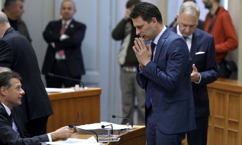 HDZ sakupio 79 potpisa: Evo tko je sve za rušenje Petrova
