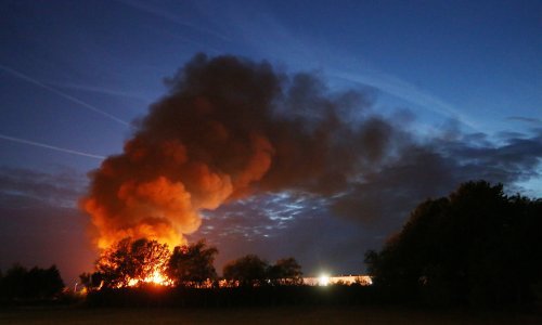 Veliki požar u pogonu C.I.O.S.-a na zagrebačkom Jankomiru gasi 30-ak vatrogasnih vozila
