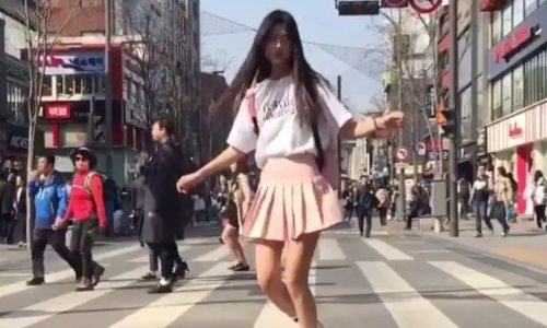 Plesačica svoju publiku nalazi na putujućoj pozornici