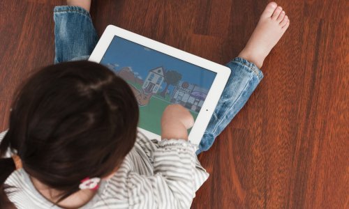Bebe koje se igraju na iPadu kasnije počnu pričati