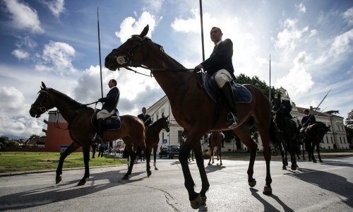 Pucanjem mačkula u Vukovaru počeo program Svečane Sinjske alke