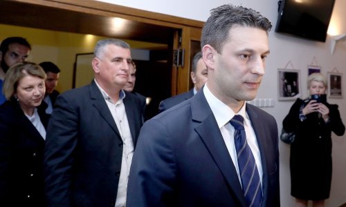 Most napao Plenkovića: Odgađanjem glasovanja o ministrima kršite Ustav; kriminal u Agrokoru zaštićen