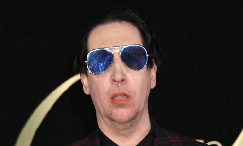 Rijetko se pojavljuje u javnosti: Kontroverzni pjevač iznenadio novim imidžem