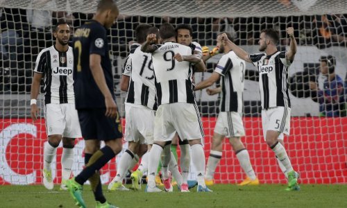 Mandžukić i Alves za deveto Juventusovo finale