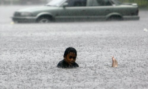 Najmanje 90 mrtvih u poplavama u Nepalu i Indiji