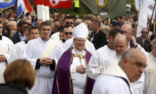 Nadbiskup Hranić pozvao na istraživanje cjelovite istine o žrtvama i počiniteljima zločina
