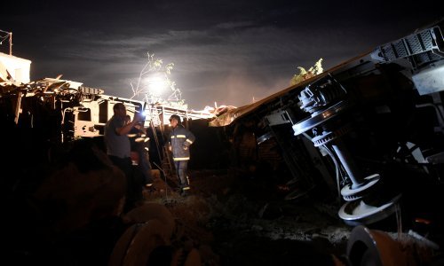Vlak u Grčkoj prošao kroz kuću, najmanje dvoje poginulih
