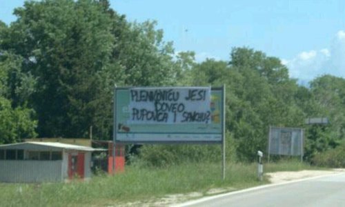 Policija uklonila poruke 'dobrodošlice' premijeru u Metkoviću