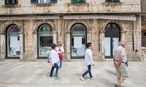 Algoritmu nema spasa: Izdavači prazne knjižare i zabranjuju prodaju