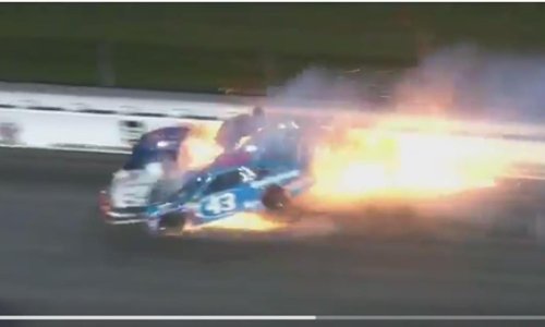 [VIDEO] Scene užasa; pri punoj brzini naletio na Danicu Patrick i Joeyja Logana