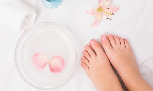 Evo kako brzopotezno urediti stopala i uskočiti u sandale