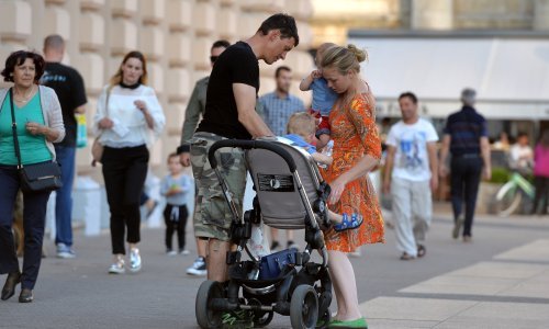 Ivica Kostelić uživa u šetnji sa suprugom i djecom