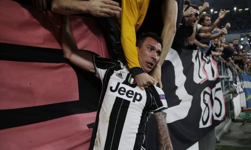 Mandžukić dobio nemoralnu ponudu iz Turske; nude mu duplo veću plaću!