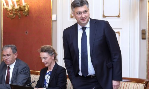 Plenković: Vode se pregovori, Agrokor će dobiti svježi novac