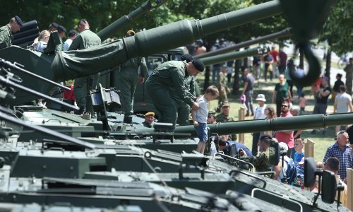 Na Jarunu građani razgledali oružje i opremu Hrvatske vojske