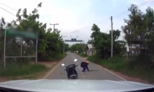 Ono kad bezbrižno gmižeš asfaltom i ni s čime izazvan napadne te - motorist