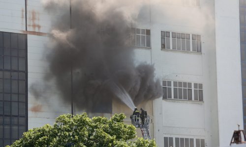 Vatrogasci cijeli dan gase požar u termoelektrani Plomin
