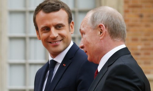 Macron dočekao Putina u palači s izložbom o Petru Velikom