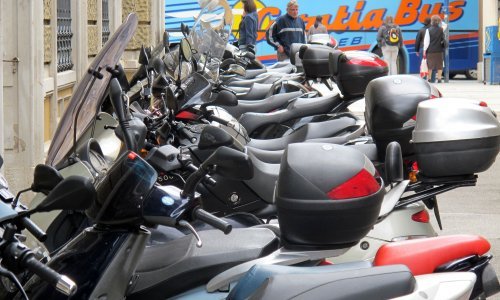 Maloljetnici u Šibeniku masovno krali motore