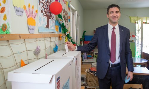 HDZ-ovac Franković u Dubrovniku rasturio Vlahušićevog rezervnog igrača