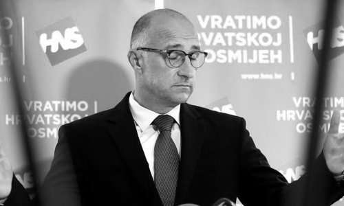 Plivao je interesnim mrežama, postavio razdjelnik u HNS, pa potonuo kao Titanik