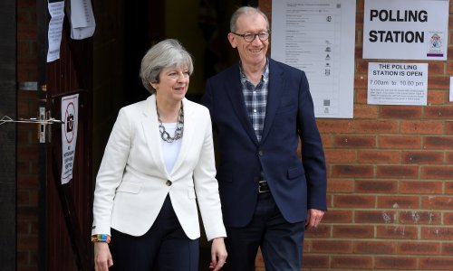 Otvorena birališta u Britaniji, izbori predstavljeni kao referendum o Brexitu