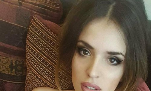 Vruća konkurencija Lidiji i Nives: Pjevačica Colonije ima opaki dekolte