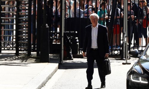 Oslabljena britanska vlada kreće u povijesne pregovore o Brexitu