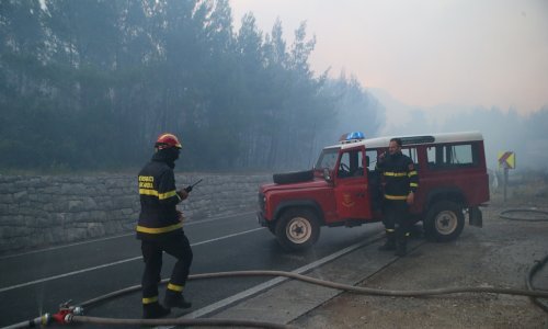 Iskrenje dalekovoda uzrokovalo veliki požar kod Makarske?