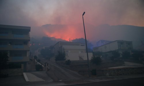 Nakon evakuacije u Tučepima, kreće evakuacija i podbiokovskih sela