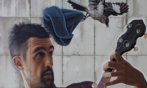 Lonac novi mural oslikao na peterokatnici u idiličnom alpskom gradiću