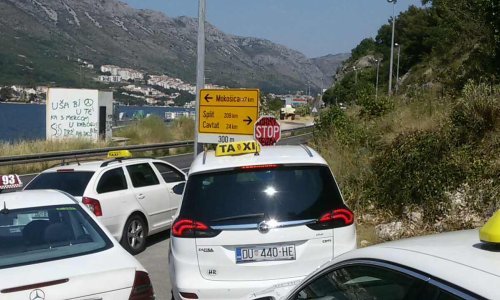 Fizički sukob taksista i vozača Ubera u Dubrovniku