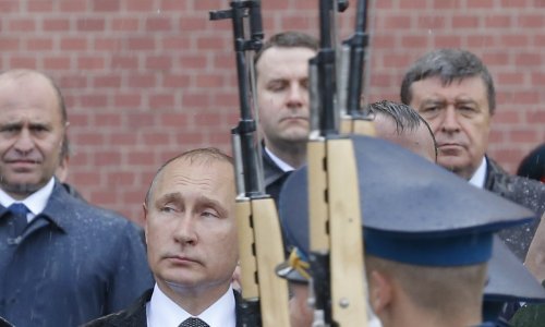 Putin prisustvuje iskakanju padobranaca u sklopu ratnih igara