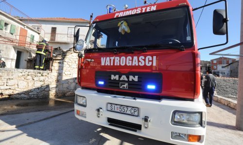Primoštenu uzeli cisternu usred sezone požara, Petrina prijeti prijavom