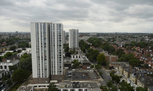 Pet nebodera u Londonu evakuirano usred noći zbog opasnosti od požara