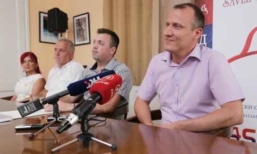 Hrvatski Srbi razapeli Pupovca, a Plenkoviću poručili: Odreknite se ustaškog pozdrava!