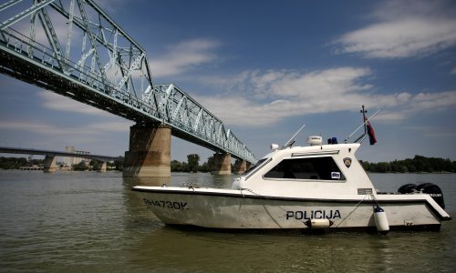 Nastavljena potraga za osobom koja je u Dunav skočila za 4-godišnjakom
