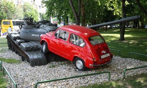 Sjećate li se legendarnog osječkog crvenog fiće? Na današnji dan ušao je u legendu
